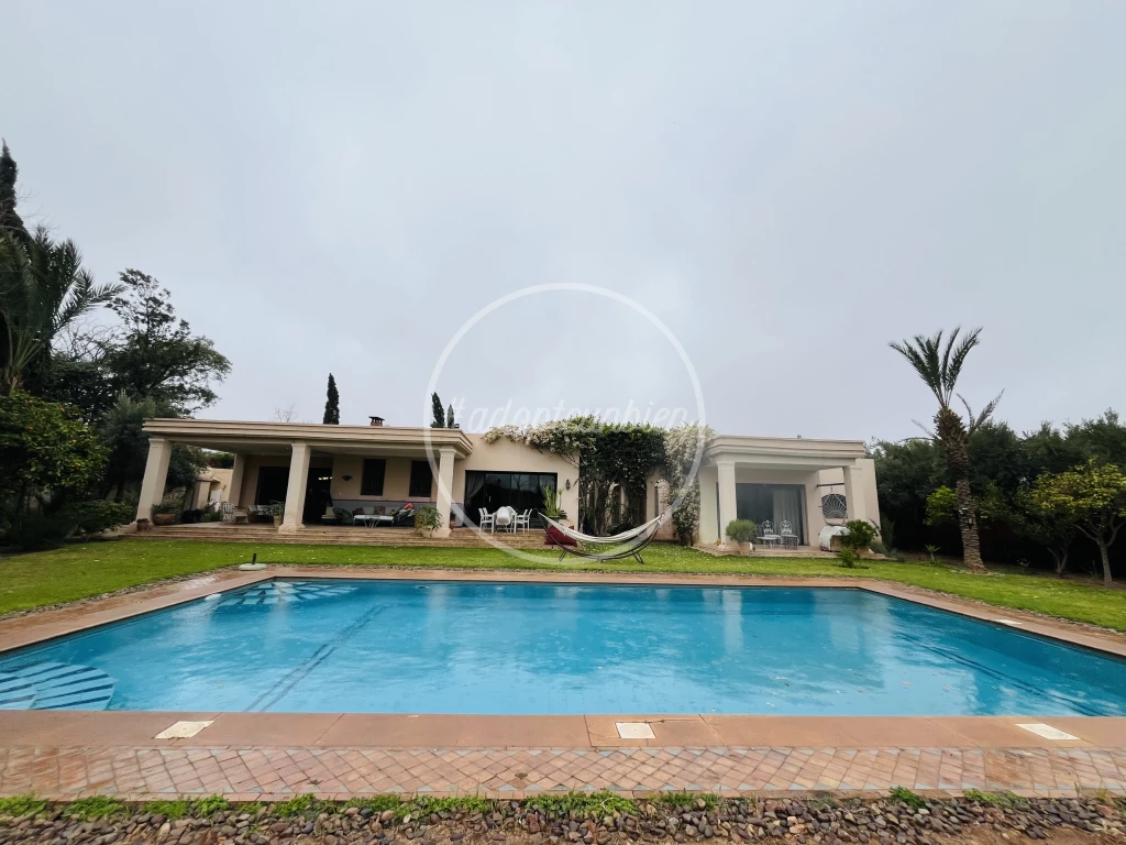 magnifique maison familiale de plain-pied avec piscine